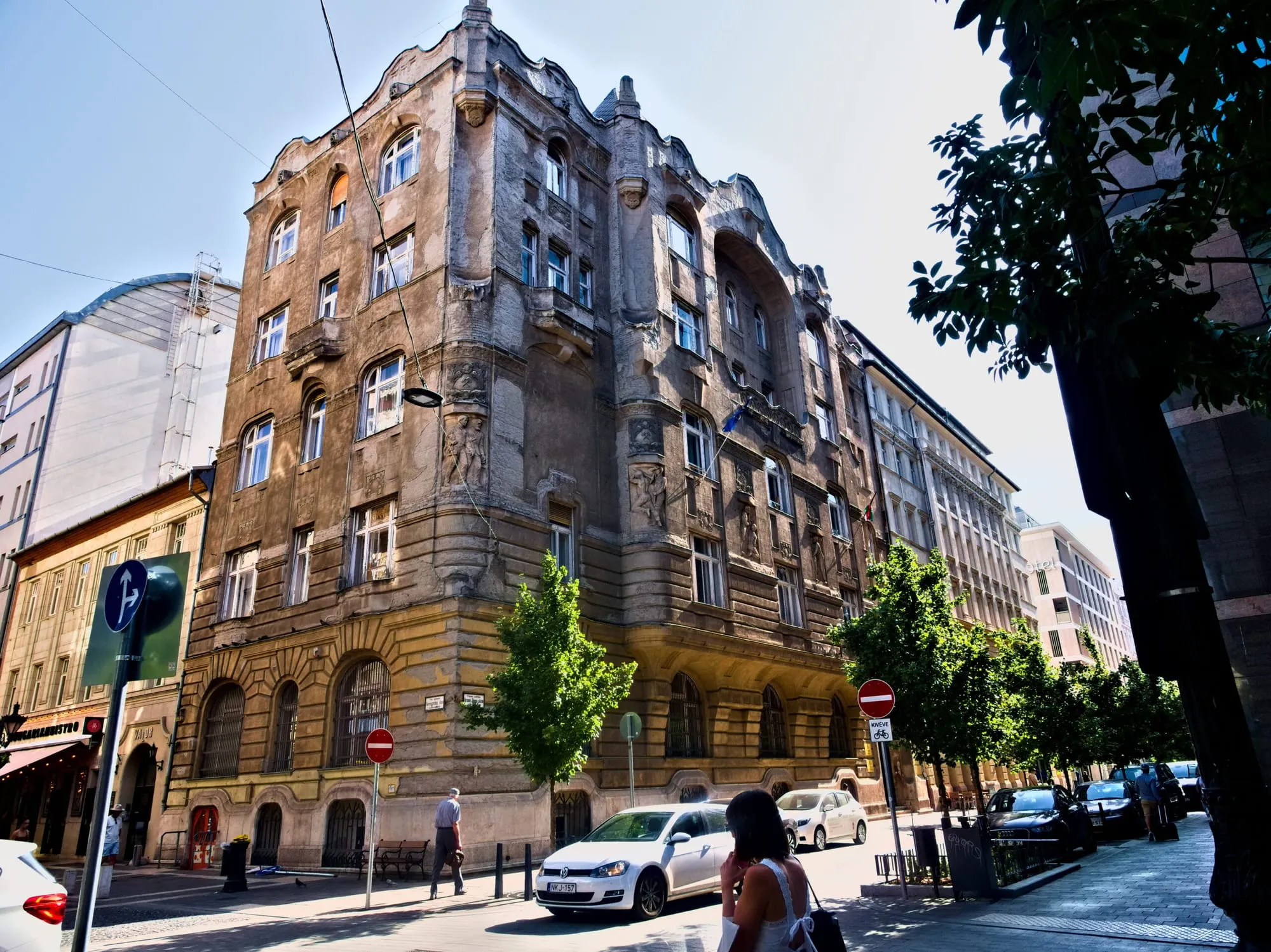 An ornate apartment building near the Basilica