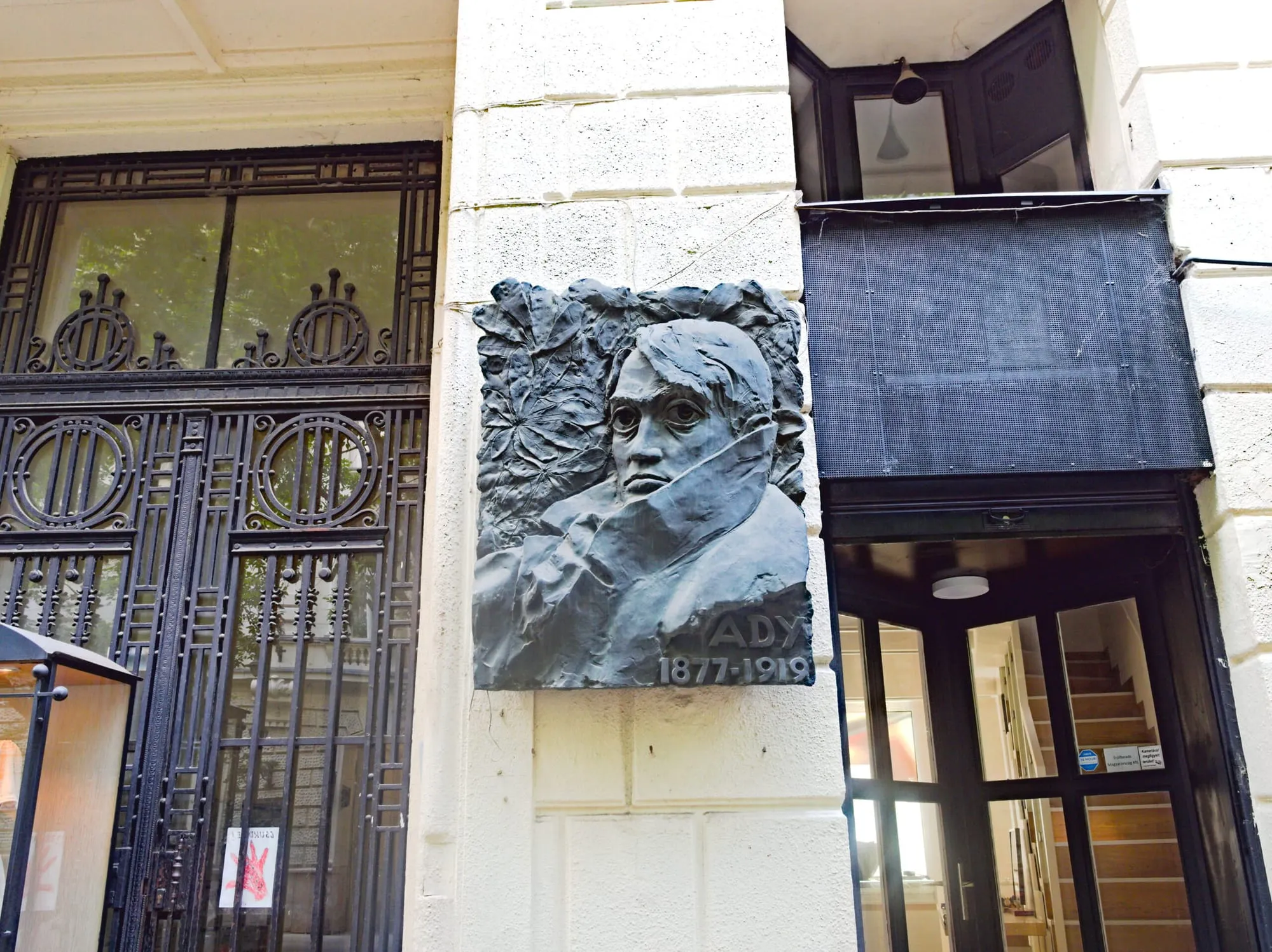 A memorial plaque in the inner city